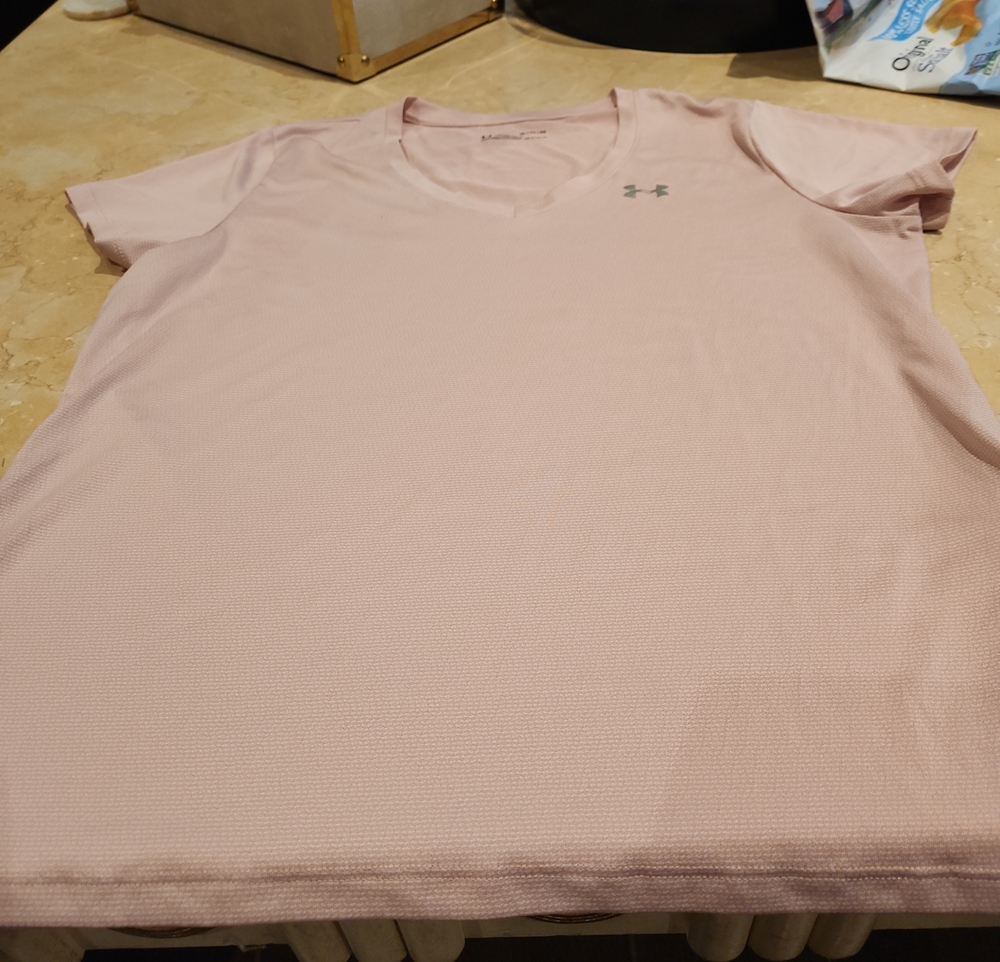 Under Armour Men’s Pale Pink Short Sleeve V-Neck Performance Tee